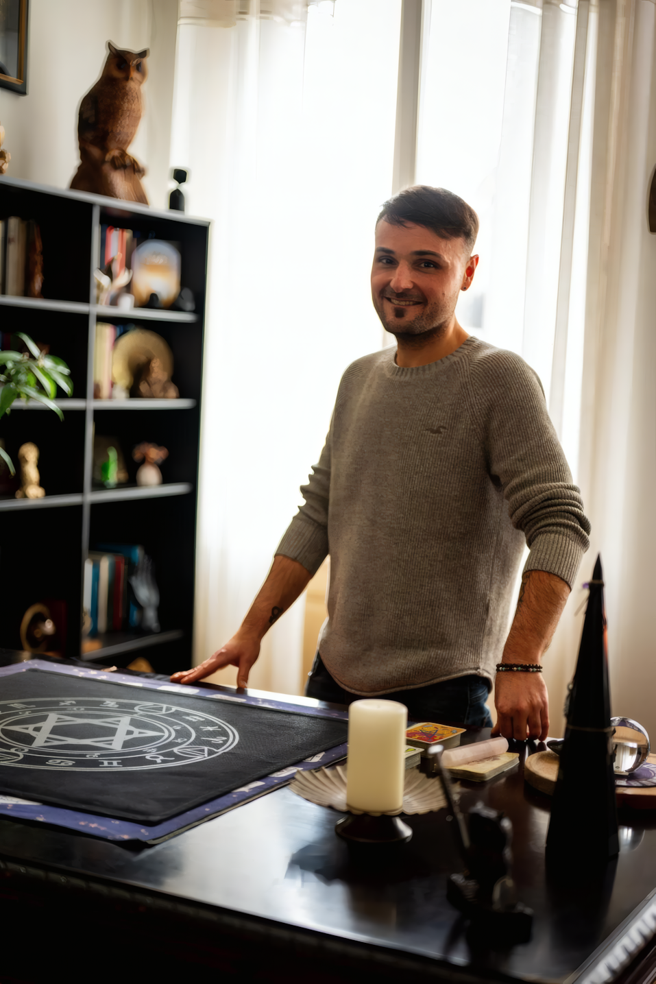 Photo de Philippe De Verduron voyant, médium et astrologue à Strasbourg depuis 1995. Consultation de voyance à Strasbourg et par téléphone.